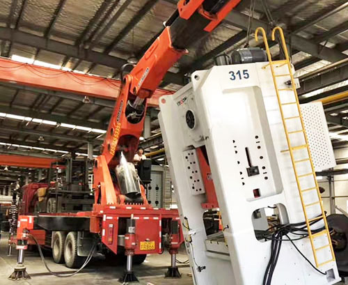 宽城县提升工作效率，选择优质折臂吊租赁服务