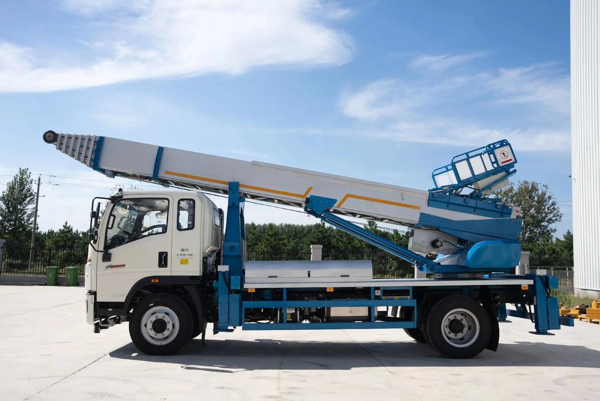 宽城县云梯上料车租赁费用