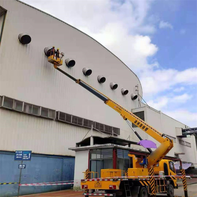 宽城县高空作业车出租服务：专业广告牌安装解决方案