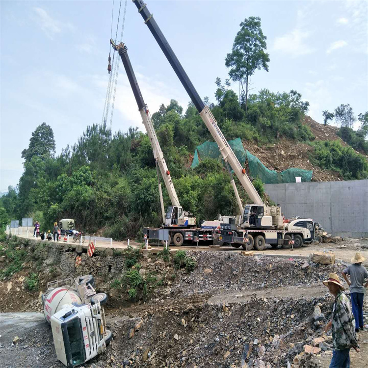 宽城县汽车掉沟里叫吊车救援要多少钱